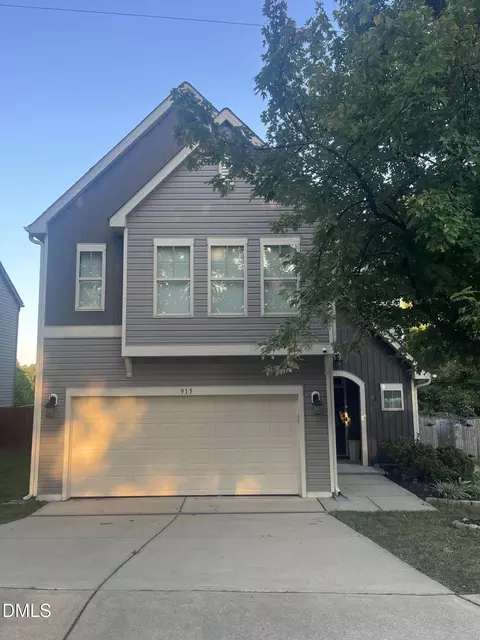 915 Award St, Fuquay Varina, NC 27526