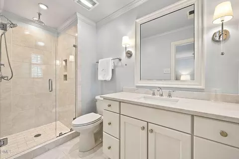 Bath - 2905 Augusta Ct, Raleigh, NC 27607 photo 2 of 5