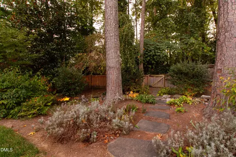Exterior - 116 Crestview Rd, Raleigh, NC 27609 photo 19 of 21