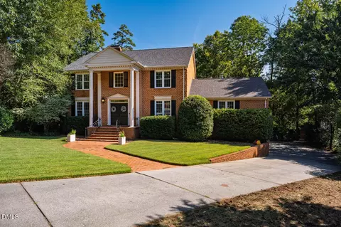 6 St James Pl, Chapel Hill, NC 27514