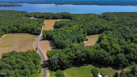 138 Lakeside Dr, Chapel Hill, NC 27517