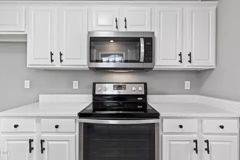Kitchen - 105 Mccoy Dr, Smithfield, NC 27577 photo 3 of 5
