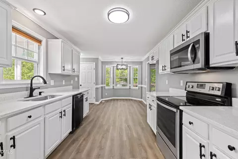 Kitchen - 105 Mccoy Dr, Smithfield, NC 27577 photo 2 of 5