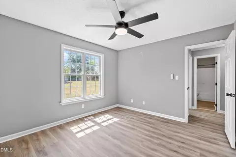 Bedroom - 105 Mccoy Dr, Smithfield, NC 27577 photo 2 of 4