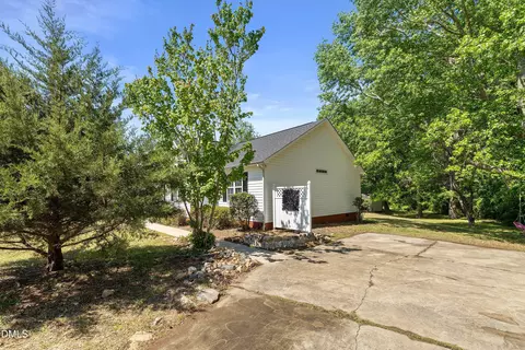 Exterior - 105 Mccoy Dr, Smithfield, NC 27577 photo 4 of 11