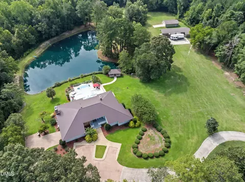 101 Elizabeth Dr, Elizabethtown, NC 28337