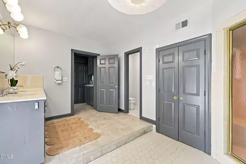 Bath - 1517 Edgevale Rd, Durham, NC 27701 photo 3 of 5