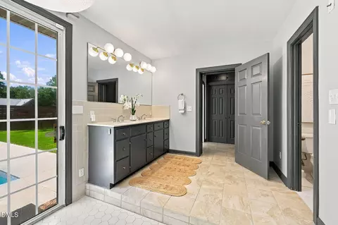 Bath - 1517 Edgevale Rd, Durham, NC 27701 photo 2 of 5