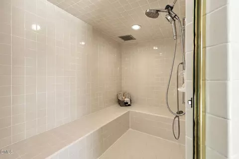 Bath - 1517 Edgevale Rd, Durham, NC 27701 photo 4 of 5