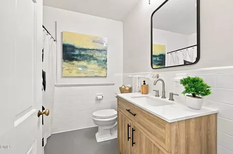 Bath - 1517 Edgevale Rd, Durham, NC 27701 photo 5 of 5
