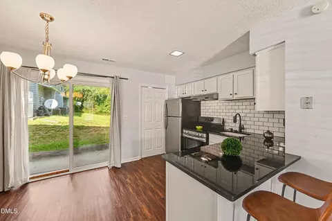 105 Chaucer Ct, Carrboro, NC 27510