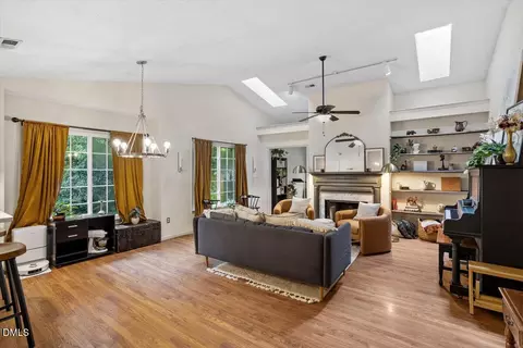 Living - 4 Icon Ct, Durham, NC 27703 photo 3 of 4
