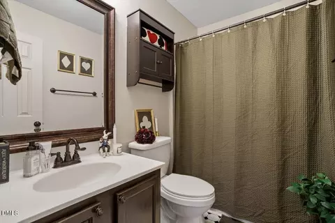 Bath - 4 Icon Ct, Durham, NC 27703 photo 3 of 3