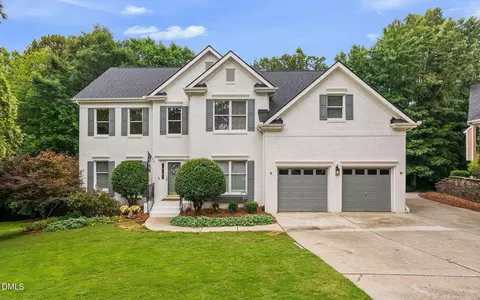 106 Aberson Ct, Cary, NC 27519