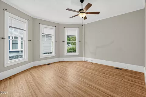 Living - 616 E Pine St E, Lincolnton, NC 28092 photo 1 of 3