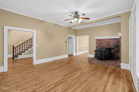 Living - 616 E Pine St E, Lincolnton, NC 28092 photo 2 of 3