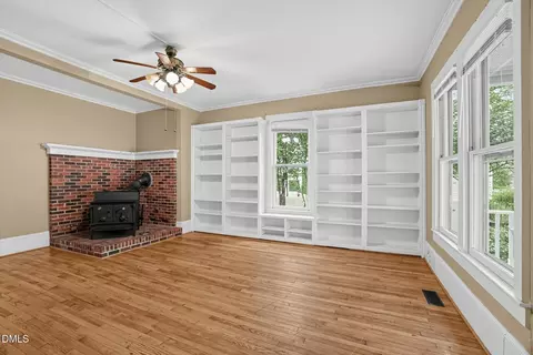 Living - 616 E Pine St E, Lincolnton, NC 28092 photo 3 of 3
