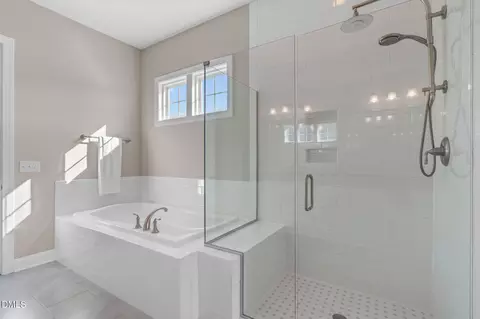 Bath - 205 Evanview Ct, Apex, NC 27523 photo 3 of 5