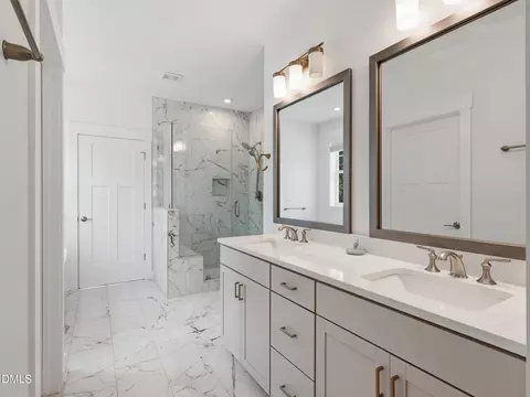 Bath - 151 Dunloe Lp, Raleigh, NC 27603 photo 3 of 4