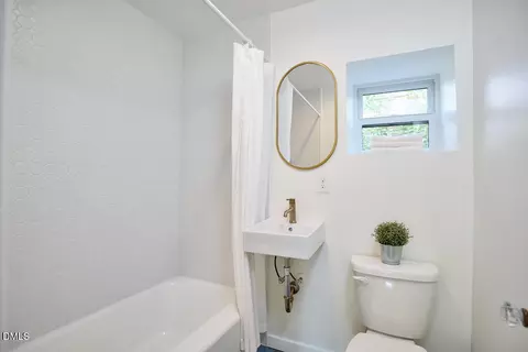 Bath - 1925 Ward St, Durham, NC 27707 photo 2 of 7