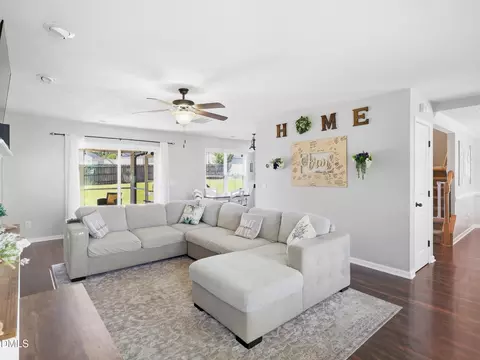 Living - 707 Botanical Ct, Bunnlevel, NC 28323 photo 2 of 3