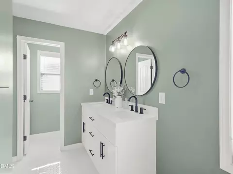 Bath - 707 Botanical Ct, Bunnlevel, NC 28323 photo 3 of 5