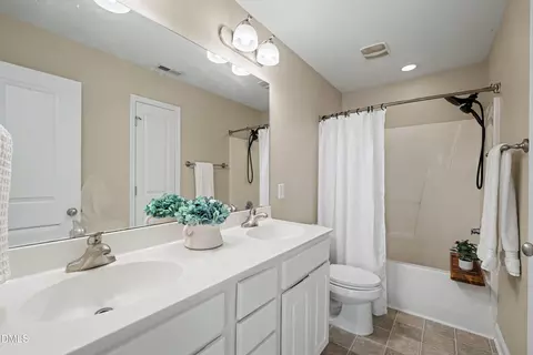 Bath - 29 Grapevine Trl, Durham, NC 27707 photo 3 of 3