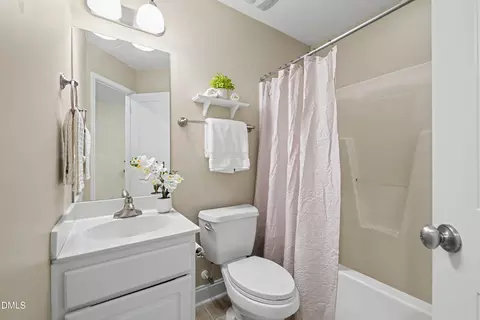 Bath - 29 Grapevine Trl, Durham, NC 27707 photo 2 of 3