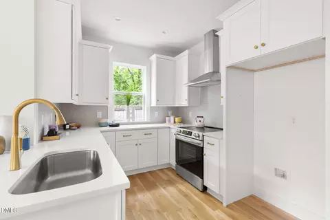 Kitchen - 407 Edward St # B, Durham, NC 27701 photo 2 of 4