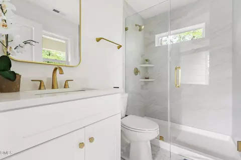 Bath - 407 Edward St # B, Durham, NC 27701 photo 3 of 5