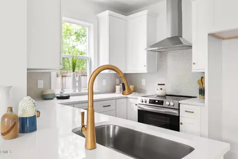 Kitchen - 407 Edward St # B, Durham, NC 27701 photo 3 of 4