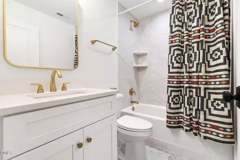 Bath - 407 Edward St # B, Durham, NC 27701 photo 2 of 5