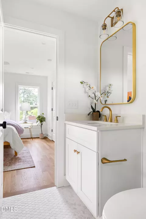 Bath - 407 Edward St # B, Durham, NC 27701 photo 5 of 5