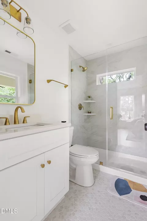 Bath - 407 Edward St # B, Durham, NC 27701 photo 4 of 5