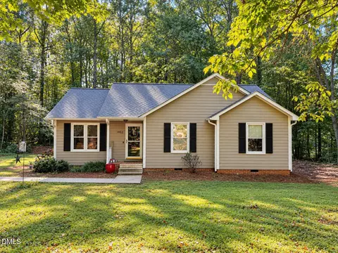1402 Sundown Dr, Mebane, NC 27302