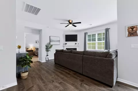 Entry Way - 664 Starfall Rd, Graham, NC 27253 photo 2 of 2