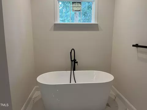 Bath - 313 W Cornwallis Rd, Durham, NC 27707 photo 4 of 18