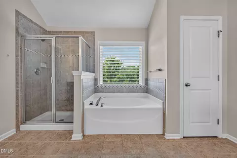 Bath - 122 Windrush Ln, Durham, NC 27703 photo 1 of 6