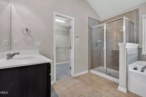 Bath - 122 Windrush Ln, Durham, NC 27703 photo 2 of 6