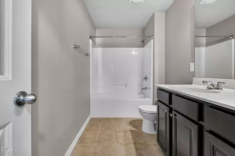 Bath - 122 Windrush Ln, Durham, NC 27703 photo 5 of 6