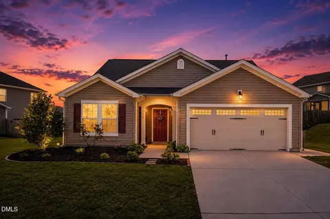 716 Harvest Point Dr, Fuquay Varina, NC 27526
