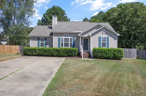 433 Haybale Ct, Fuquay Varina, NC 27526