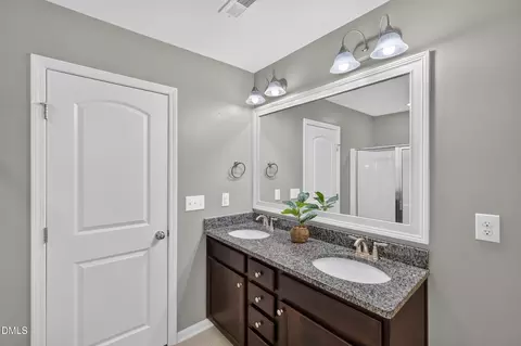Bath - 504 Oak Forest View Ln, Wake Forest, NC 27587 photo 3 of 7