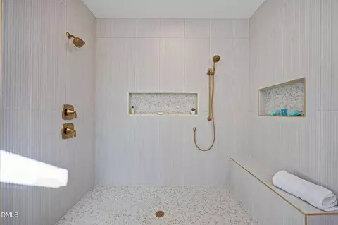 Bath - 1005 Phoenix Pl, Raleigh, NC 27610 photo 3 of 6