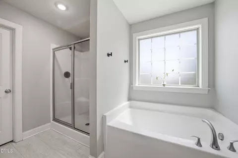Bath - 180 Long Grass Dr, Smithfield, NC 27577 photo 2 of 3