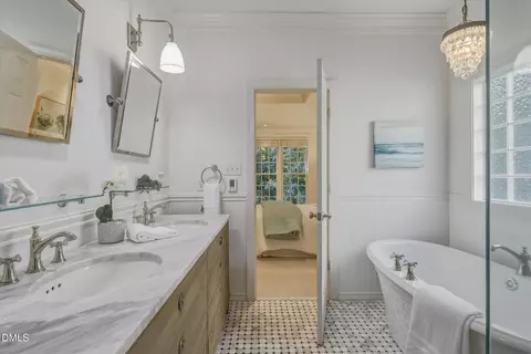 Bath - 6401 Cedar Waters Dr, Raleigh, NC 27607 photo 3 of 5