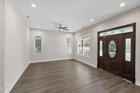 Living - 311 E Davis St, Smithfield, NC 27577 photo 1 of 4