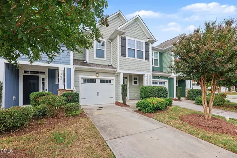 104 Hundred Oaks Ln, Holly Springs, NC 27540