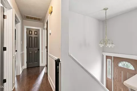Entry Way - 9 Cairn Ct, Durham, NC 27705 photo 4 of 6