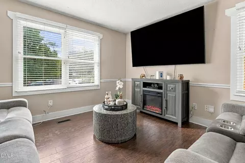 Living - 9 Cairn Ct, Durham, NC 27705 photo 2 of 4
